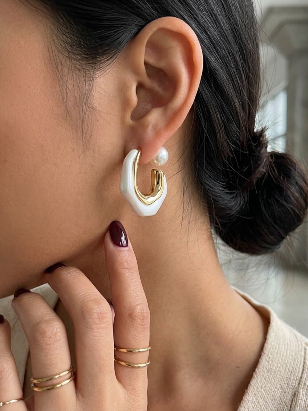 ✨ Luxury Abstract Two-Tone Sculptural Pearl Huggie Hoop Earrings